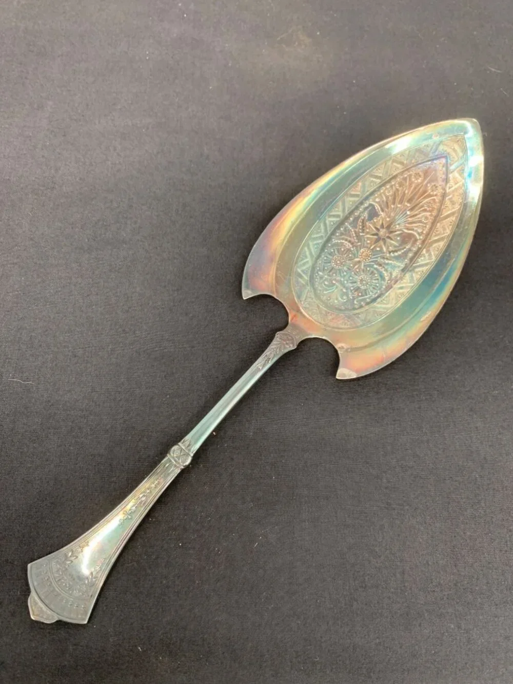 1847 Rogers and Bros Cake Serving Silver Plated Antiques